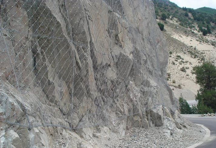 邊坡落石防護網在高速公路實際應用中的作用