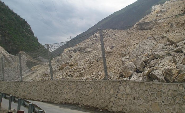 邊坡落石防護網在高速公路實際應用中的作用