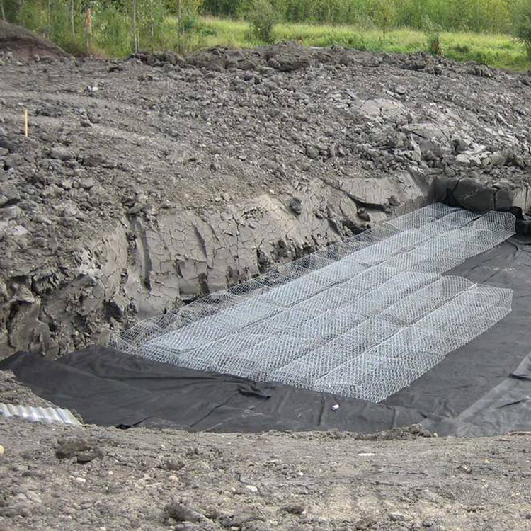 鉛絲石籠網(wǎng)的河底鋪設的方法