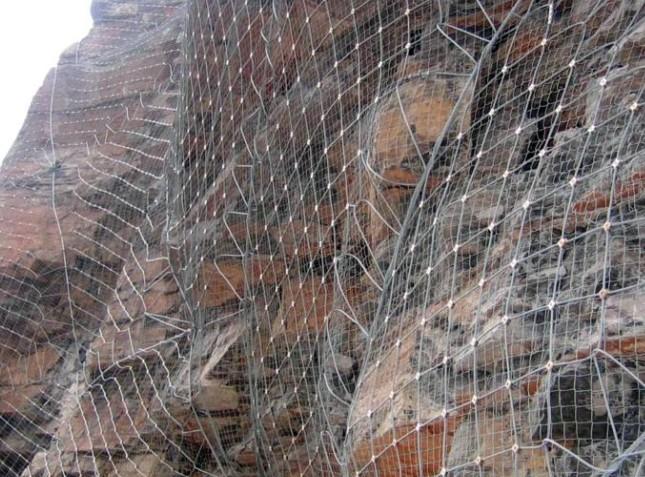 邊坡落石防護網施工過程中的注意要點