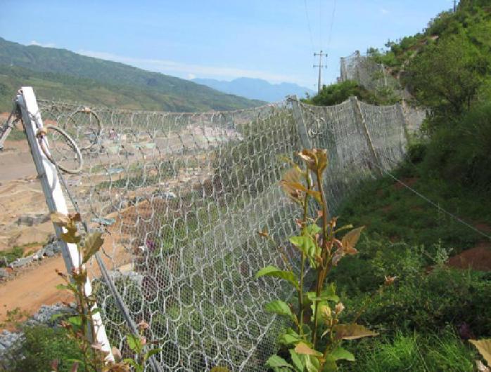 邊坡落石防護(hù)網(wǎng)的優(yōu)勢特點(diǎn)用途