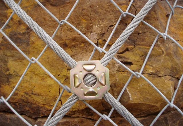 邊坡落石防護網(wǎng)卡扣使用過程中的注意事項